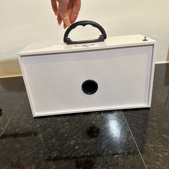 Cat blue tooth light up player - Picture 2 of 7